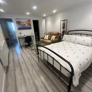  Apartment Adorable 1-bedroom Entire Place With Free Parking United Kingdom