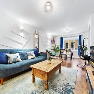  Apartment Quirky Canary 2bed, Free Parking, Smart Tv & Games United Kingdom
